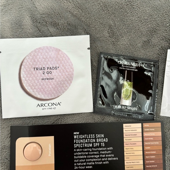 Skincare bundle with 11 various samples - Picture 2 of 6